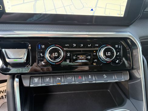 Used 2025 GMC Sierra 2500 Denali w/ Technology Package AWD/4WD image 18