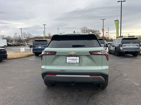 New 2026 Chevrolet Equinox LT image 4