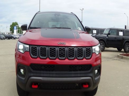 Certified 2024 Jeep Compass Trailhawk w/ Trailhawk Elite Group AWD/4WD image 3