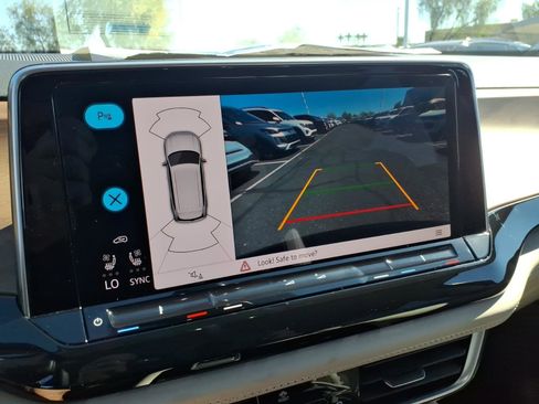 New 2026 Volkswagen Atlas SE image 17