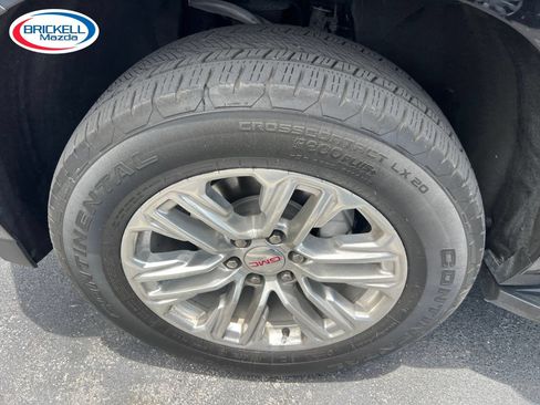 Used 2024 GMC Yukon XL SLE w/ Gmc Pro Safety Plus Package RWD image 19