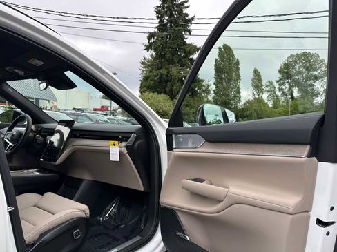New 2025 Volvo EX90 Ultra image 11