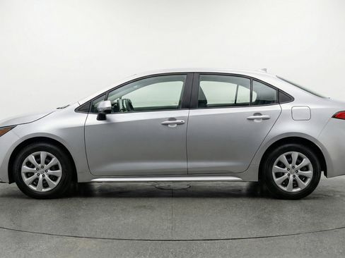 Used 2025 Toyota Corolla LE image 5