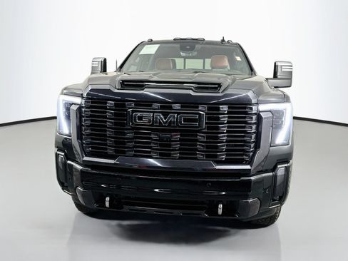 Used 2024 GMC Sierra 3500 Denali Ultimate AWD/4WD image 2