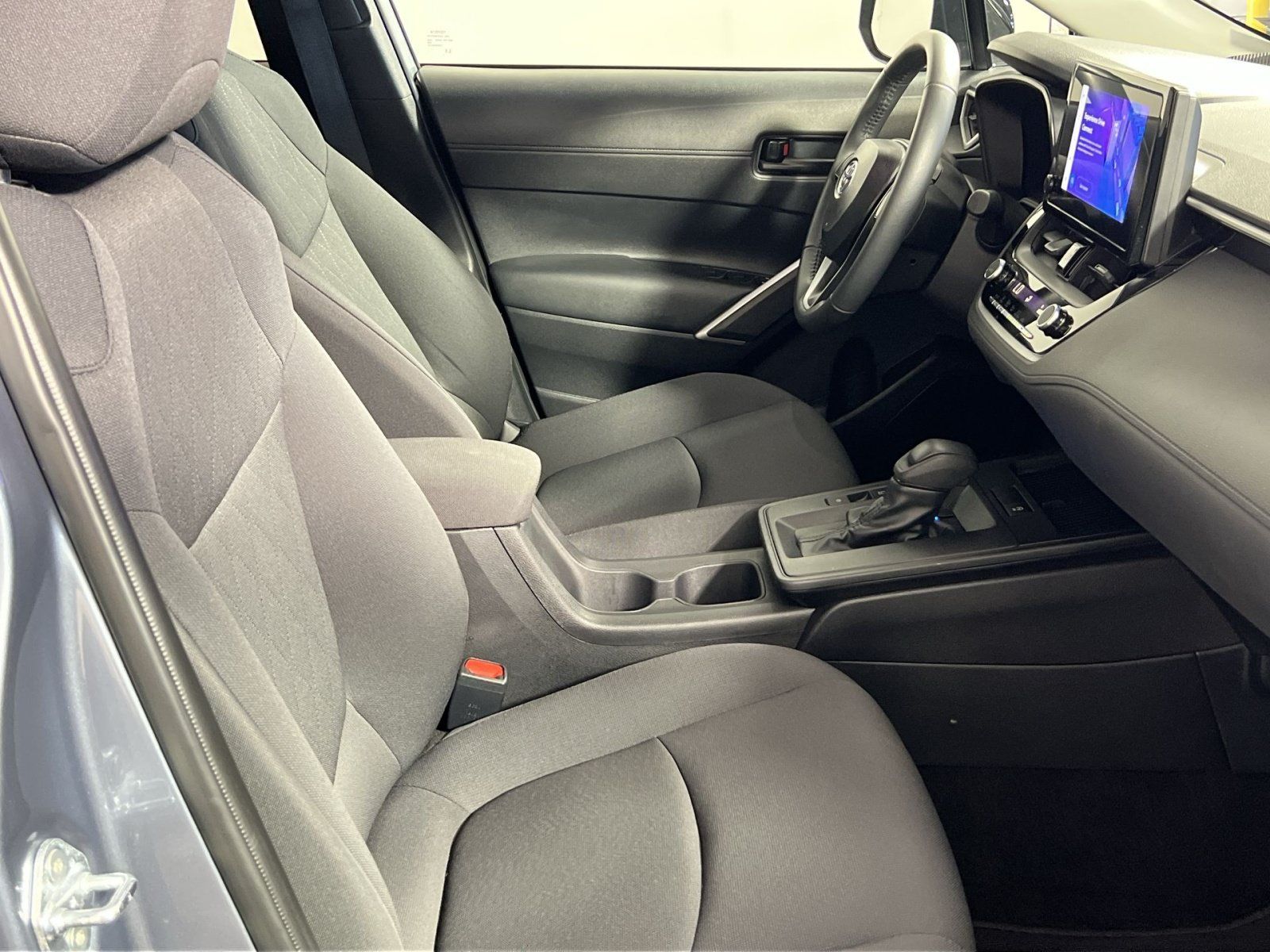 Used 2026 Toyota Corolla Cross LE FWD image 28