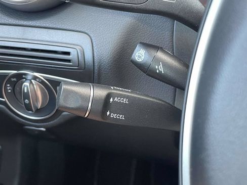 Used 2017 Mercedes-Benz GLC 300 4MATIC image 25
