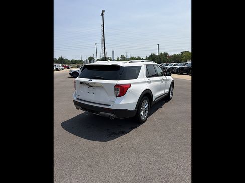 Used 2023 Ford Explorer Limited w/ Limited Technology Package AWD/4WD image 3