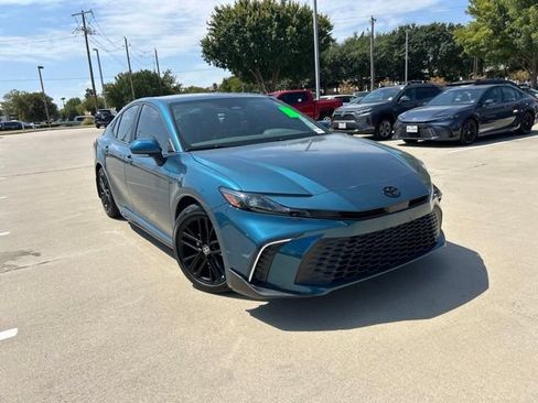 Used 2026 Toyota Camry SE w/ Convenience Package FWD image 1
