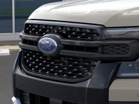 New 2025 Ford Ranger Lariat w/ FX4 Off-Road Package AWD/4WD image 18