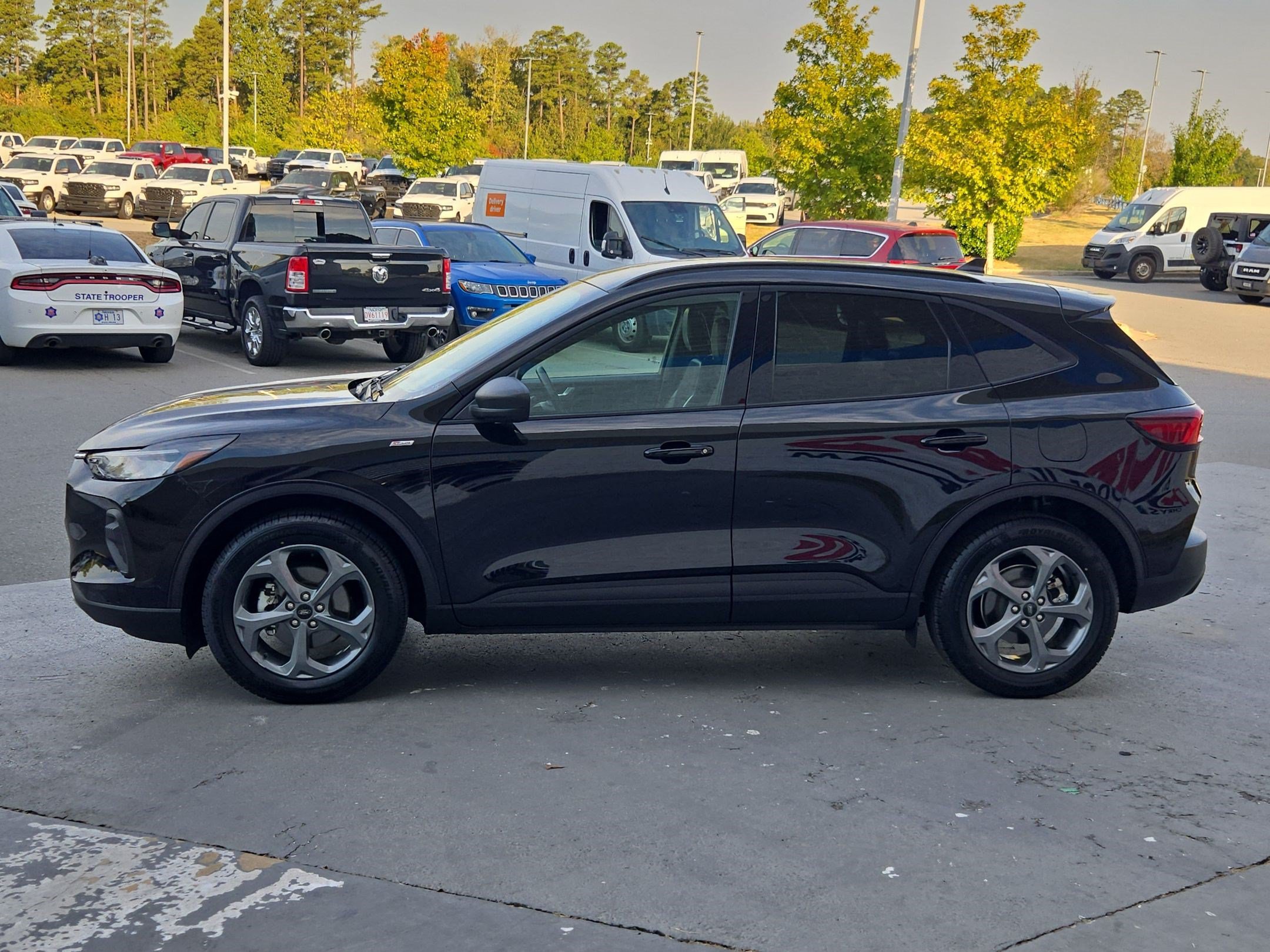 Used 2025 Ford Escape ST-Line FWD image 4