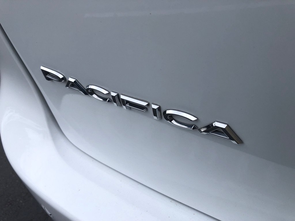 Used 2024 Chrysler Pacifica Touring-L FWD image 16
