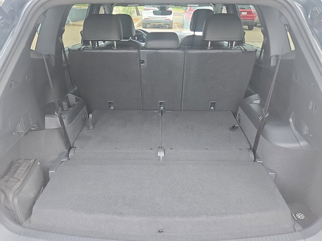 Used 2023 Volkswagen Tiguan SE R-Line FWD image 40