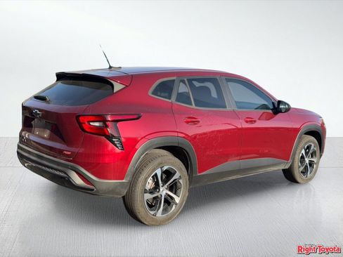 Used 2024 Chevrolet Trax RS image 4