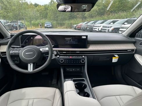 New 2025 Hyundai Sonata Limited image 12