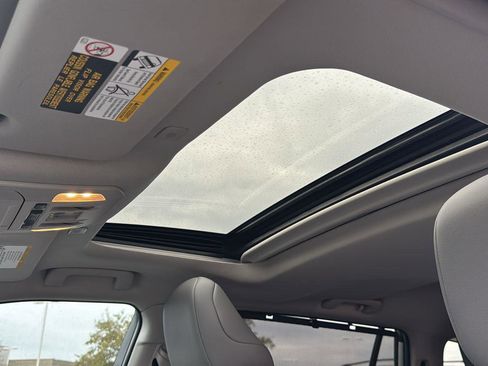 Certified 2024 Toyota Highlander XLE image 23