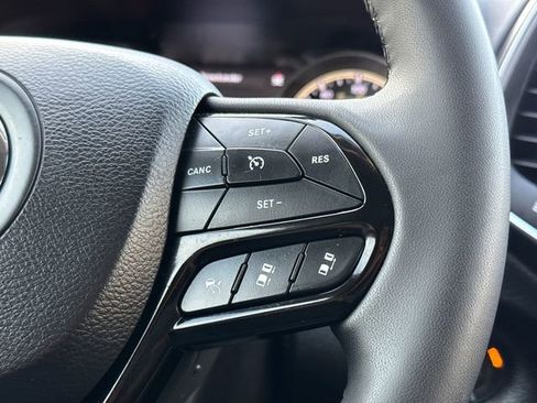 Used 2023 Jeep Cherokee Altitude Lux image 27