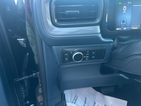 New 2025 Ford Maverick XL image 18