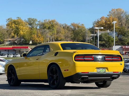 Used 2019 Dodge Challenger R/T image 3