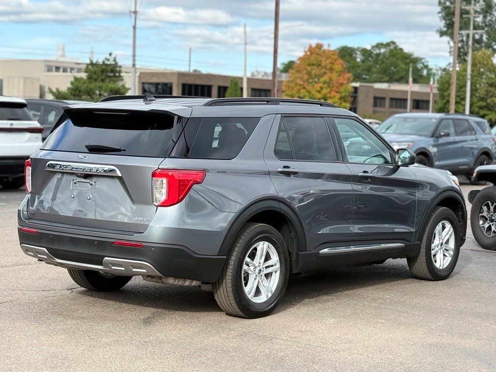 Used 2024 Ford Explorer XLT w/ Equipment Group 202A AWD/4WD image 32