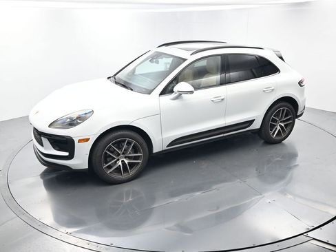 Certified 2023 Porsche Macan AWD/4WD image 29