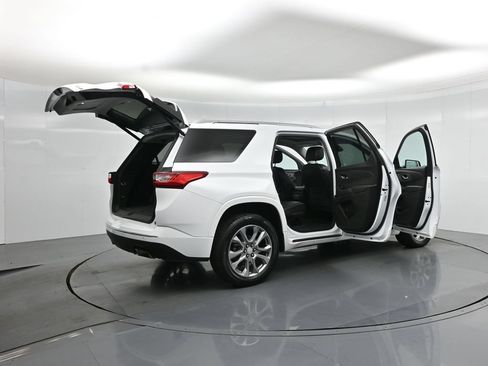 Used 2018 Chevrolet Traverse Premier w/ Driver Confidence II Package FWD image 6