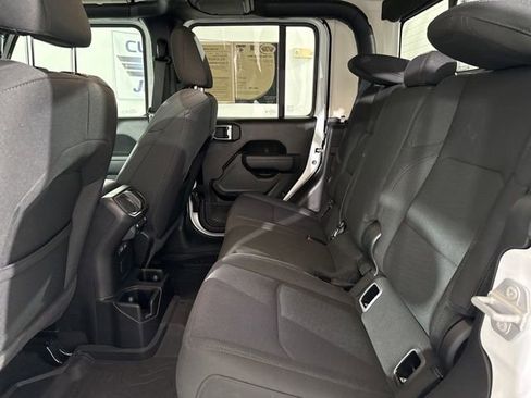 Used 2022 Jeep Gladiator Willys image 14