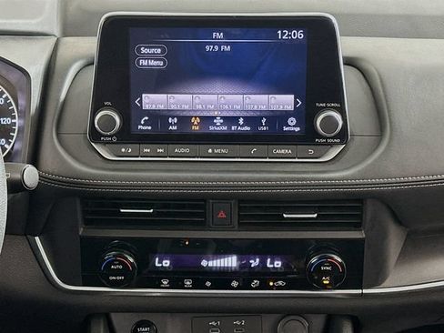 Used 2024 Nissan Rogue SV FWD image 15