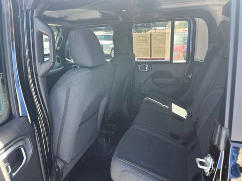 Used 2024 Jeep Gladiator Sport AWD/4WD image 30