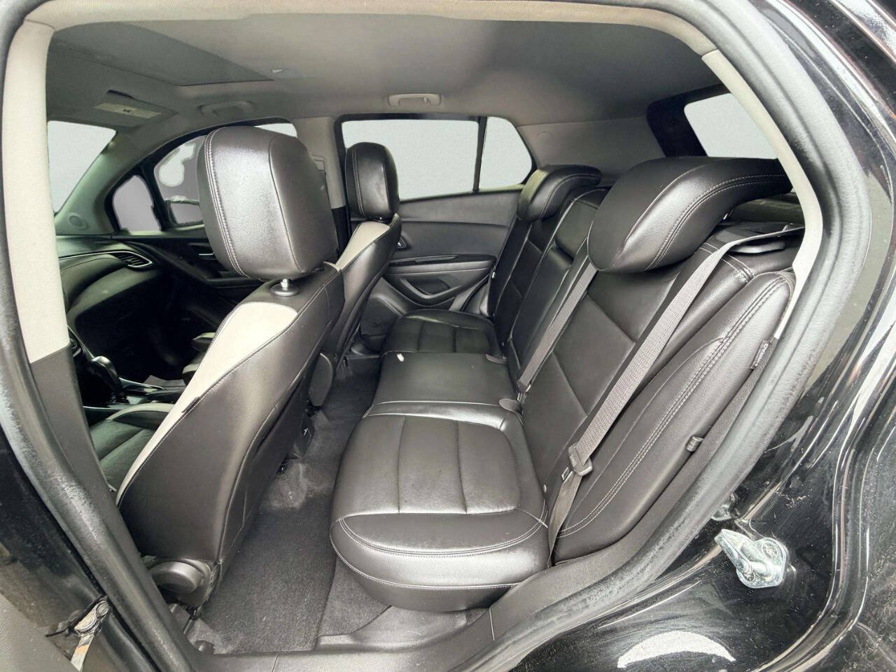 Used 2018 Chevrolet Trax Premier w/ Midnight Edition FWD image 24