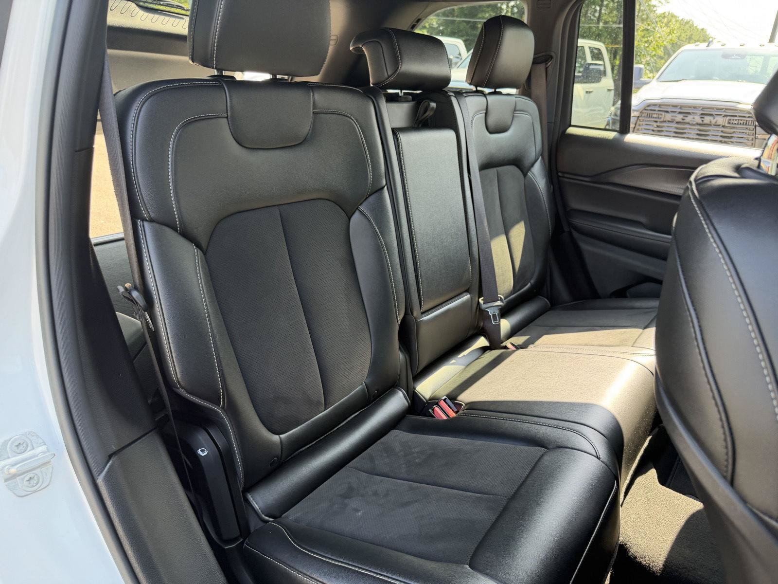 Certified 2024 Jeep Grand Cherokee Altitude AWD/4WD image 20