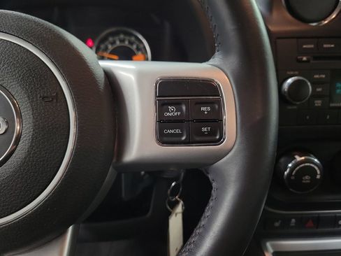 Used 2016 Jeep Compass Latitude FWD image 23