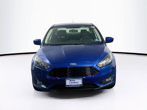 Used 2018 Ford Focus SE w/ SE Appearance Package FWD image 2