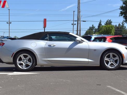 Used 2018 Chevrolet Camaro LT image 10