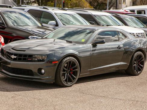 Used 2013 Chevrolet Camaro SS w/ SS Performance Package image 9