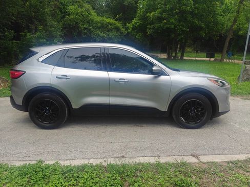 Used 2021 Ford Escape SE FWD image 3