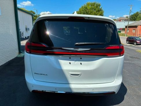 Used 2021 Chrysler Pacifica Touring-L FWD image 26