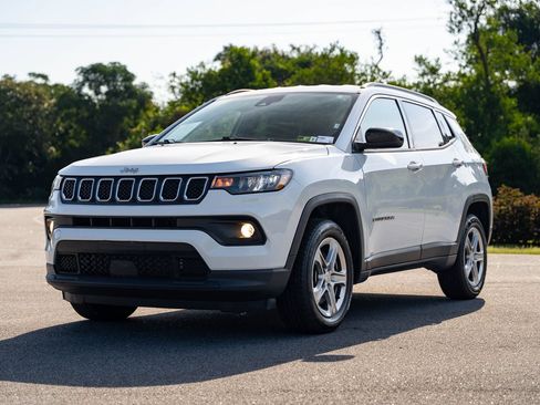 Used 2024 Jeep Compass Latitude AWD/4WD image 3