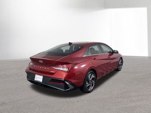 Used 2024 Hyundai Elantra Limited image 13