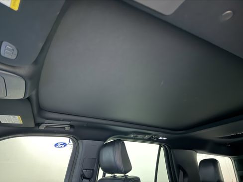 Used 2025 Ford Expedition Platinum w/ Stealth Performance Package AWD/4WD image 5