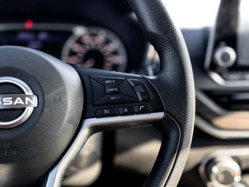 Used 2024 Nissan Altima 2.5 SV image 12