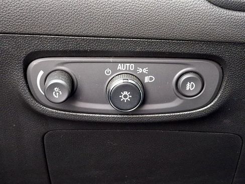 Used 2022 Buick Encore GX Preferred w/ Cold Weather Comfort Package AWD/4WD image 25