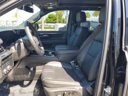 Used 2025 Chevrolet Suburban RST w/ Comfort Package RWD image 26