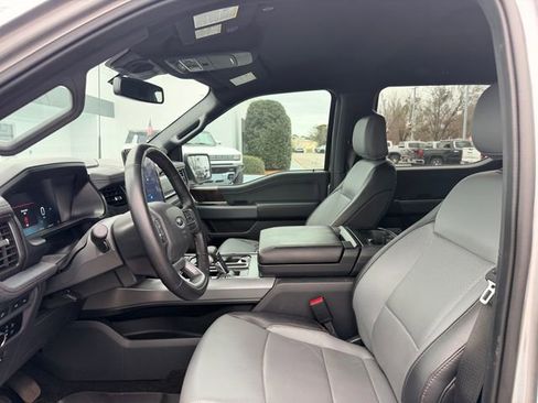 Used 2023 Ford F150 Lightning Lariat image 12