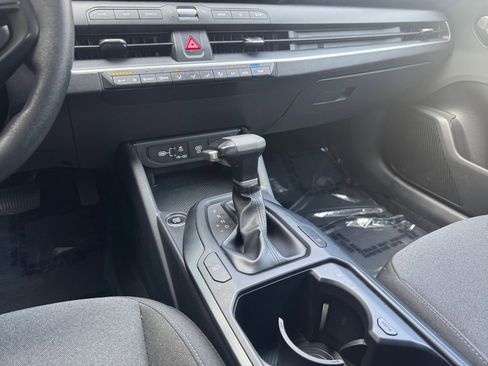Used 2025 Kia K4 LXS image 41