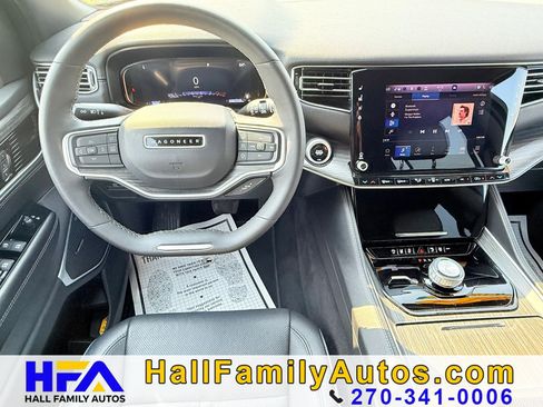 Used 2024 Jeep Wagoneer L Series II w/ Flexible Seating Group AWD/4WD image 15