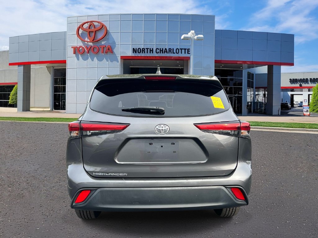 Used 2023 Toyota Highlander L FWD image 5