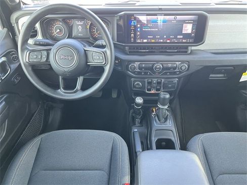 Used 2025 Jeep Gladiator Sport image 10