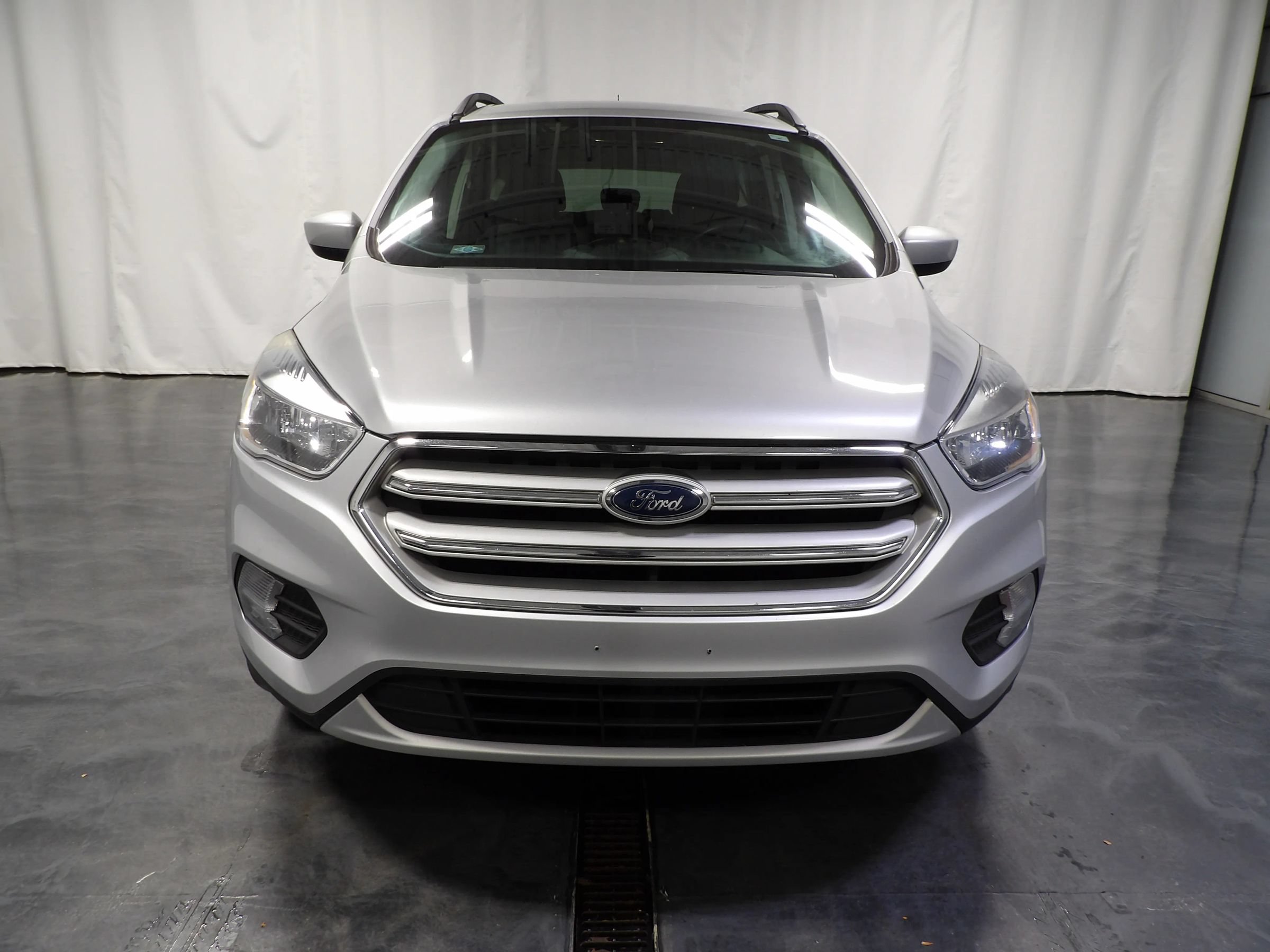 Used 2018 Ford Escape SE FWD image 2