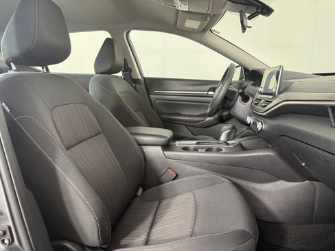 Used 2025 Nissan Altima 2.5 SV FWD image 7