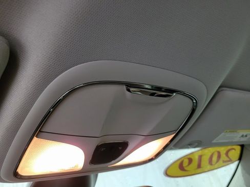 Used 2019 Jeep Cherokee Limited image 40